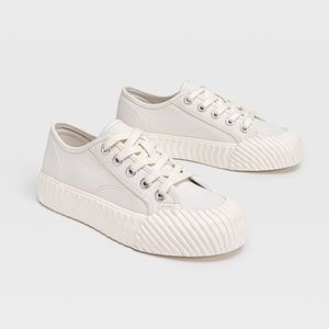 BRAND NEW Stradivarius Blanco Sneakers